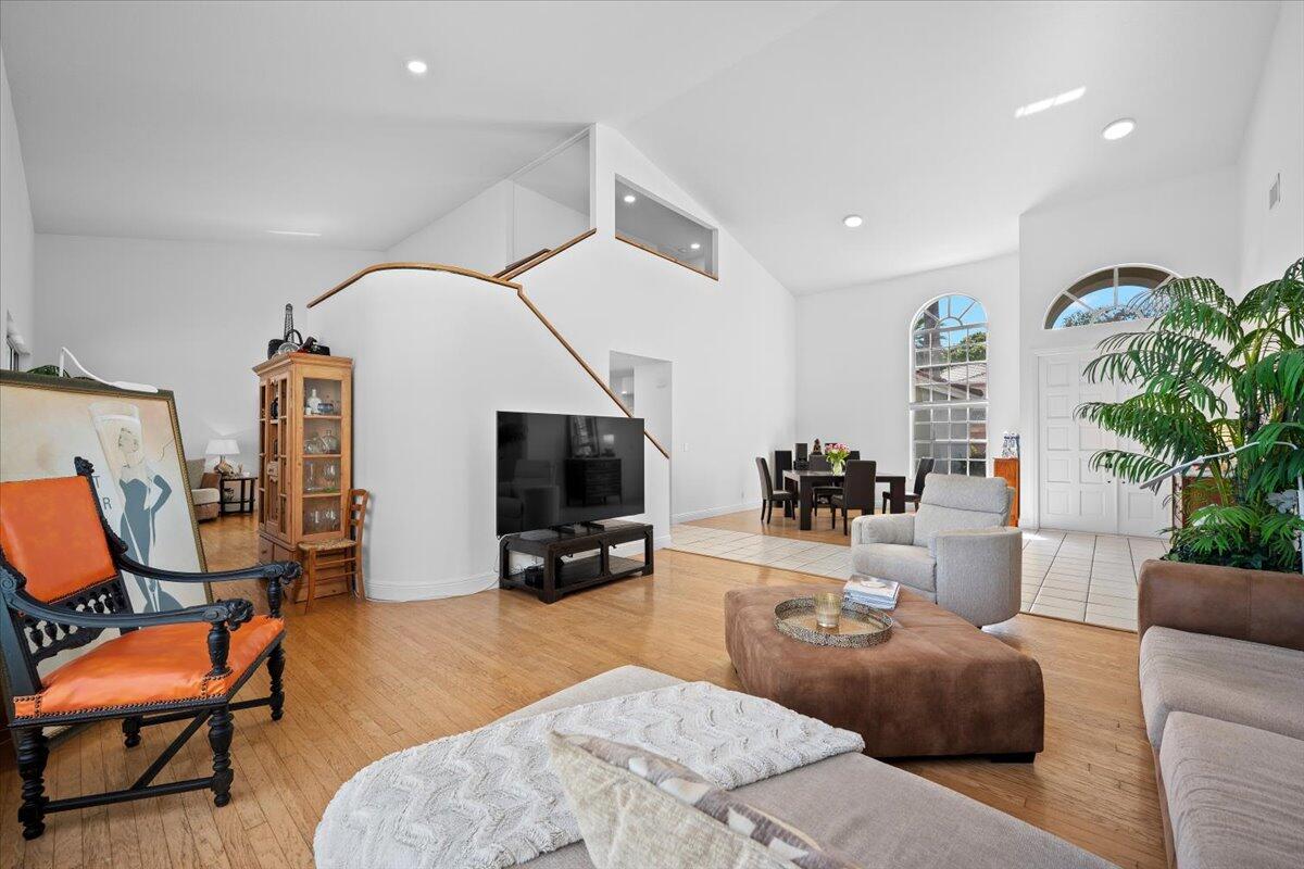 SIENA OAKS - Residential