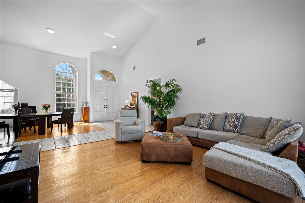 SIENA OAKS - Residential