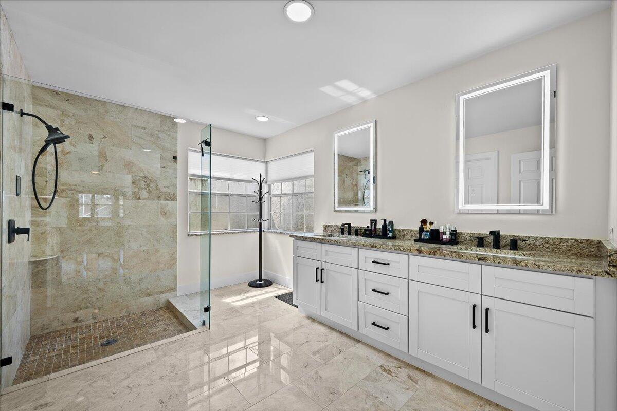 SIENA OAKS - Residential