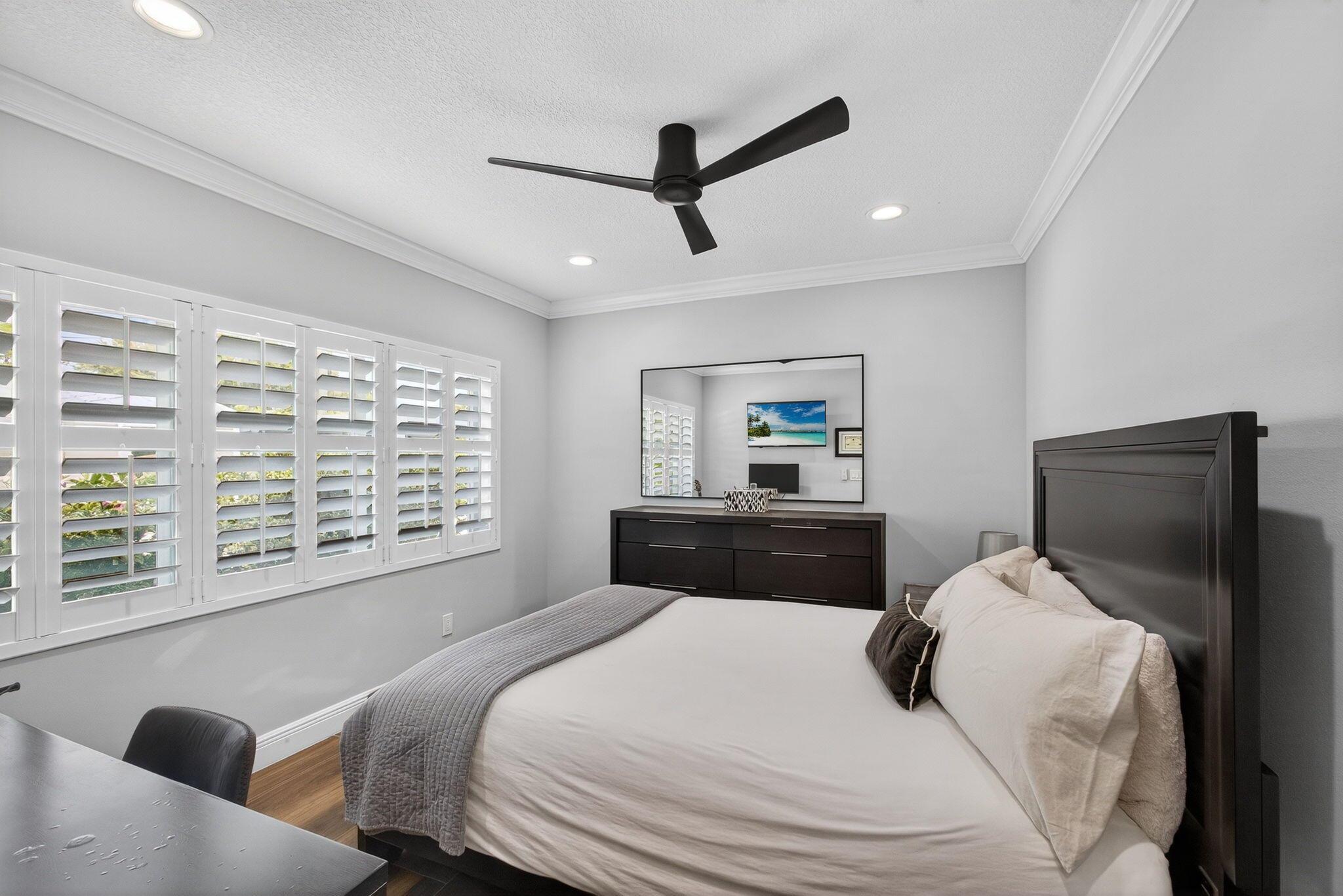 SQUARE LAKE - Residential