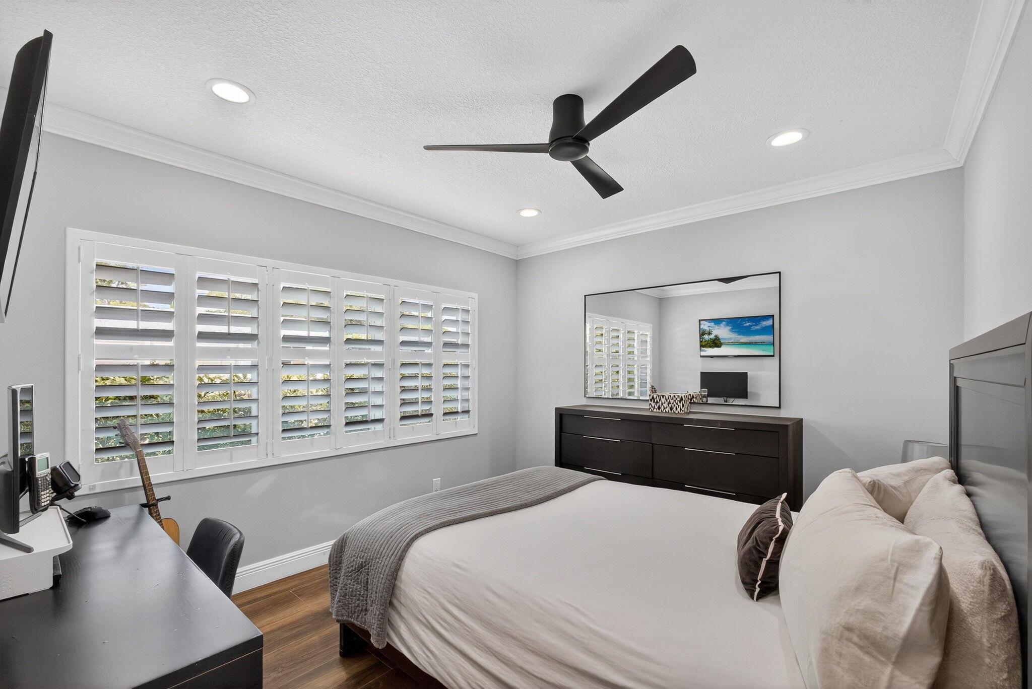 SQUARE LAKE - Residential