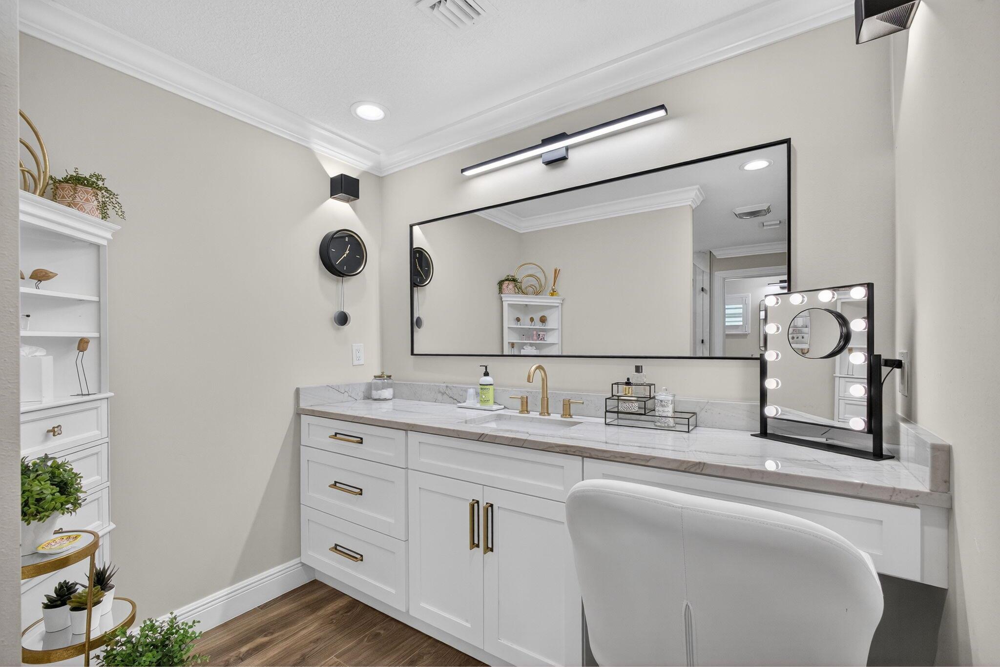 SQUARE LAKE - Residential