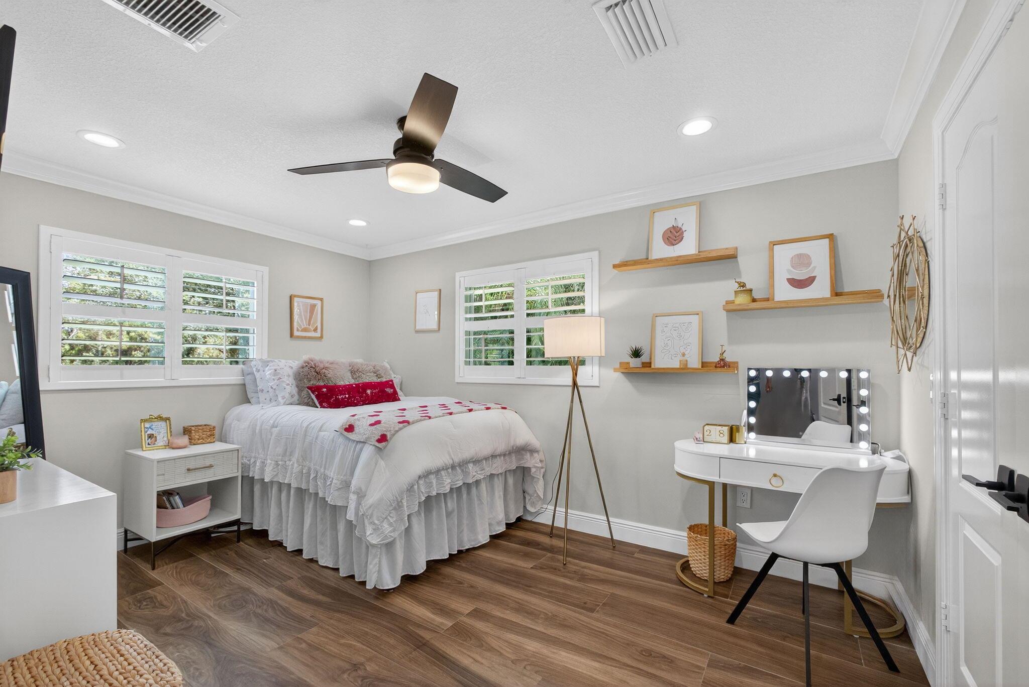 SQUARE LAKE - Residential