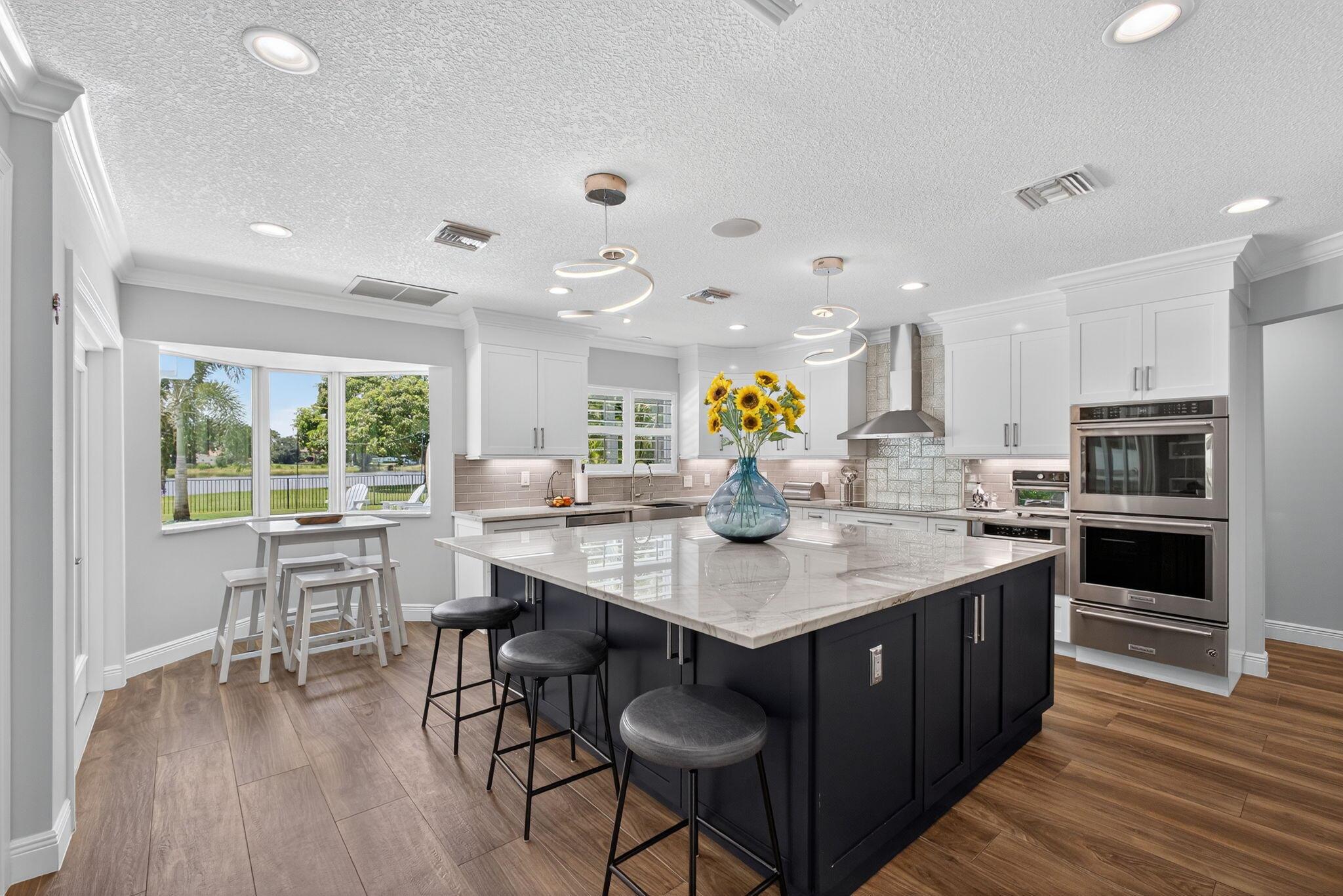 SQUARE LAKE - Residential