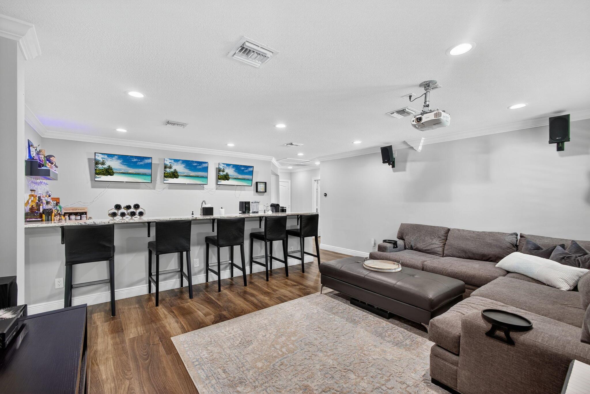 SQUARE LAKE - Residential