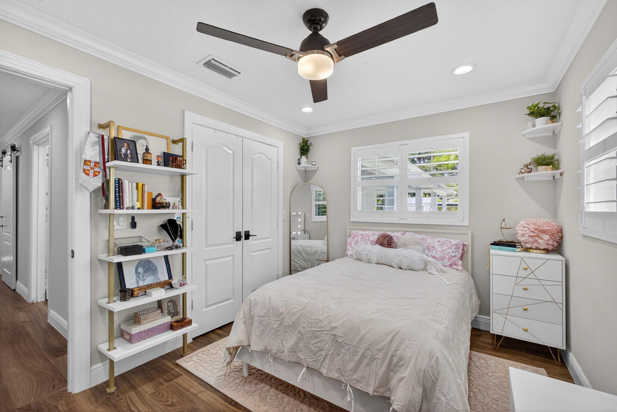 SQUARE LAKE - Residential