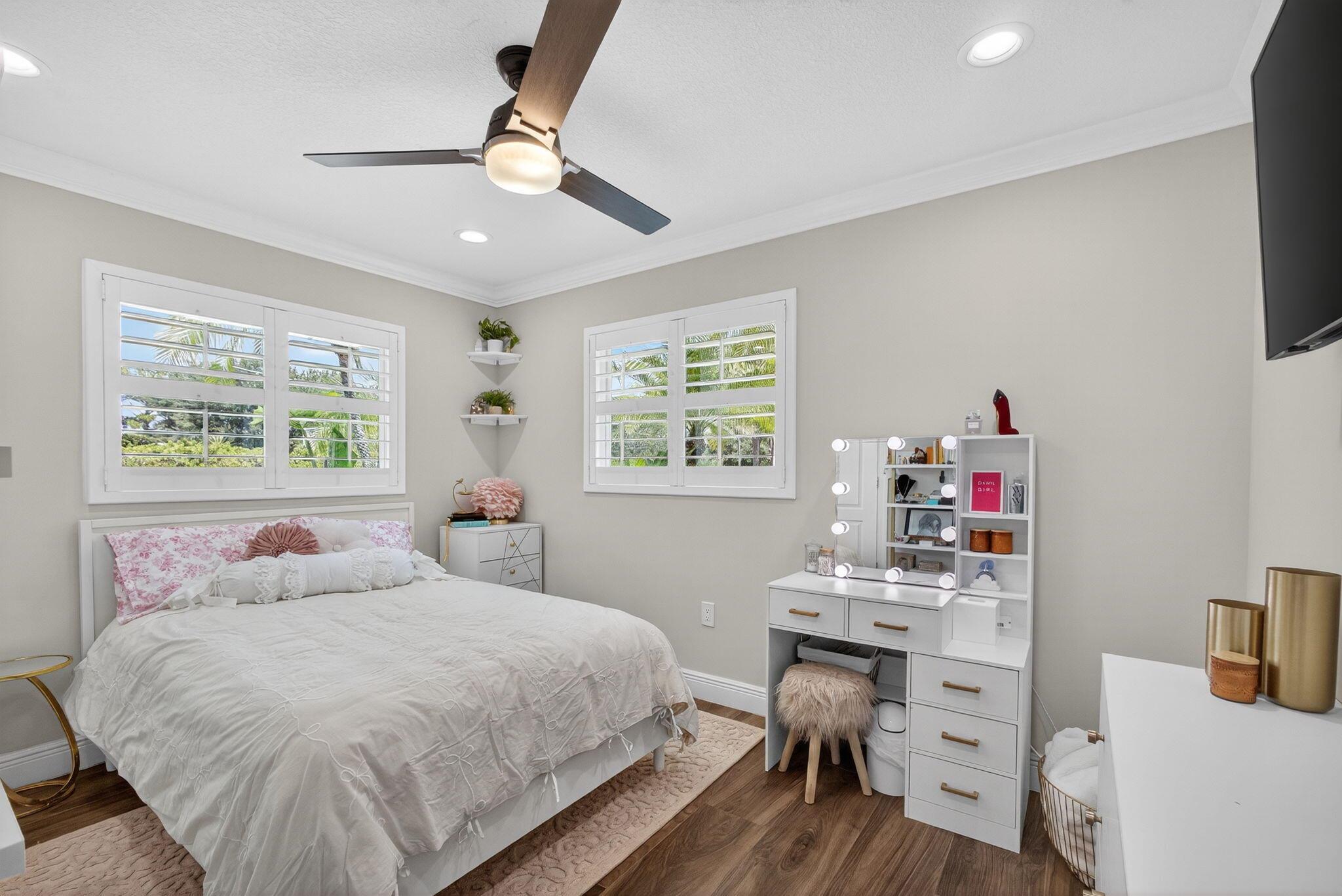 SQUARE LAKE - Residential