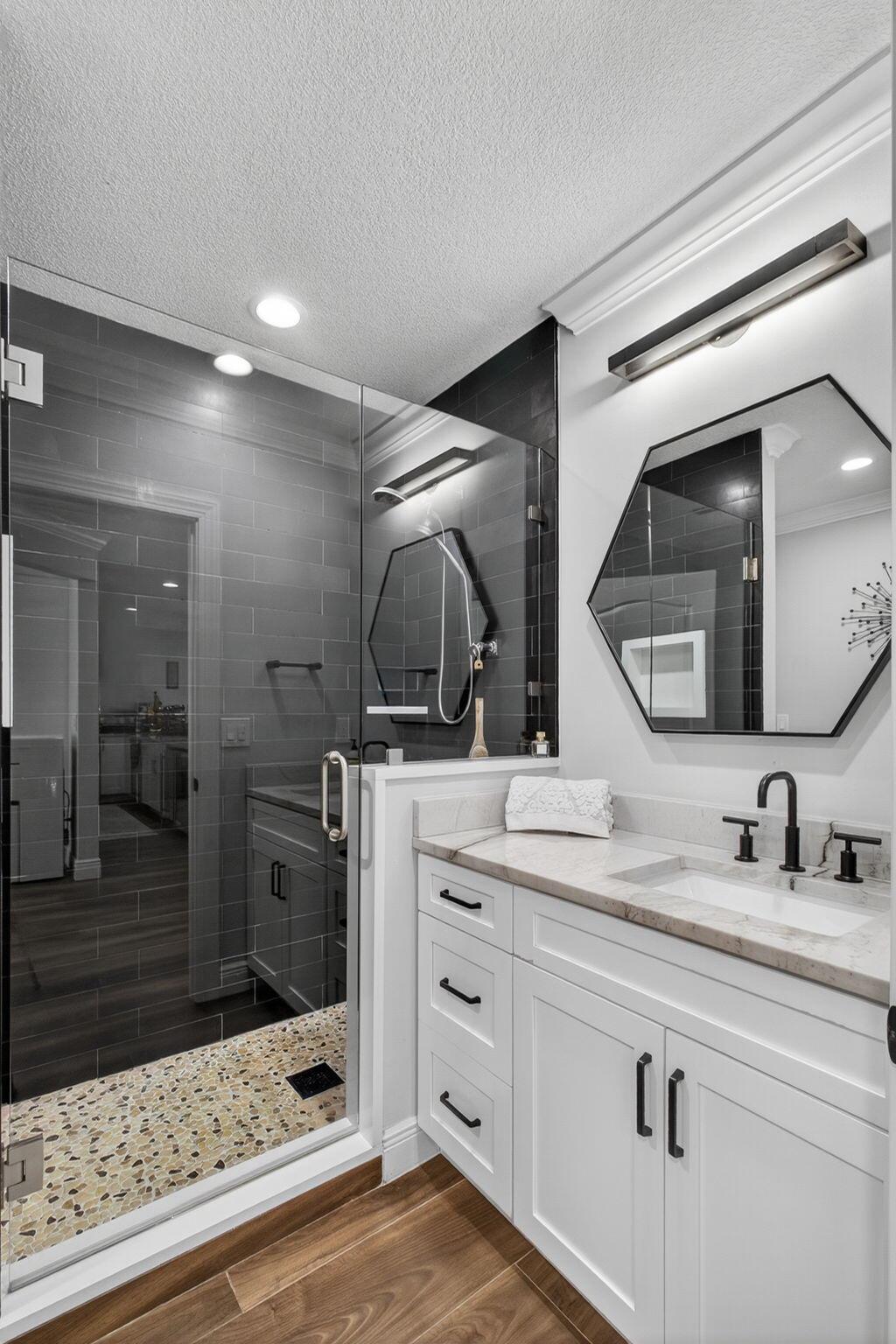 SQUARE LAKE - Residential