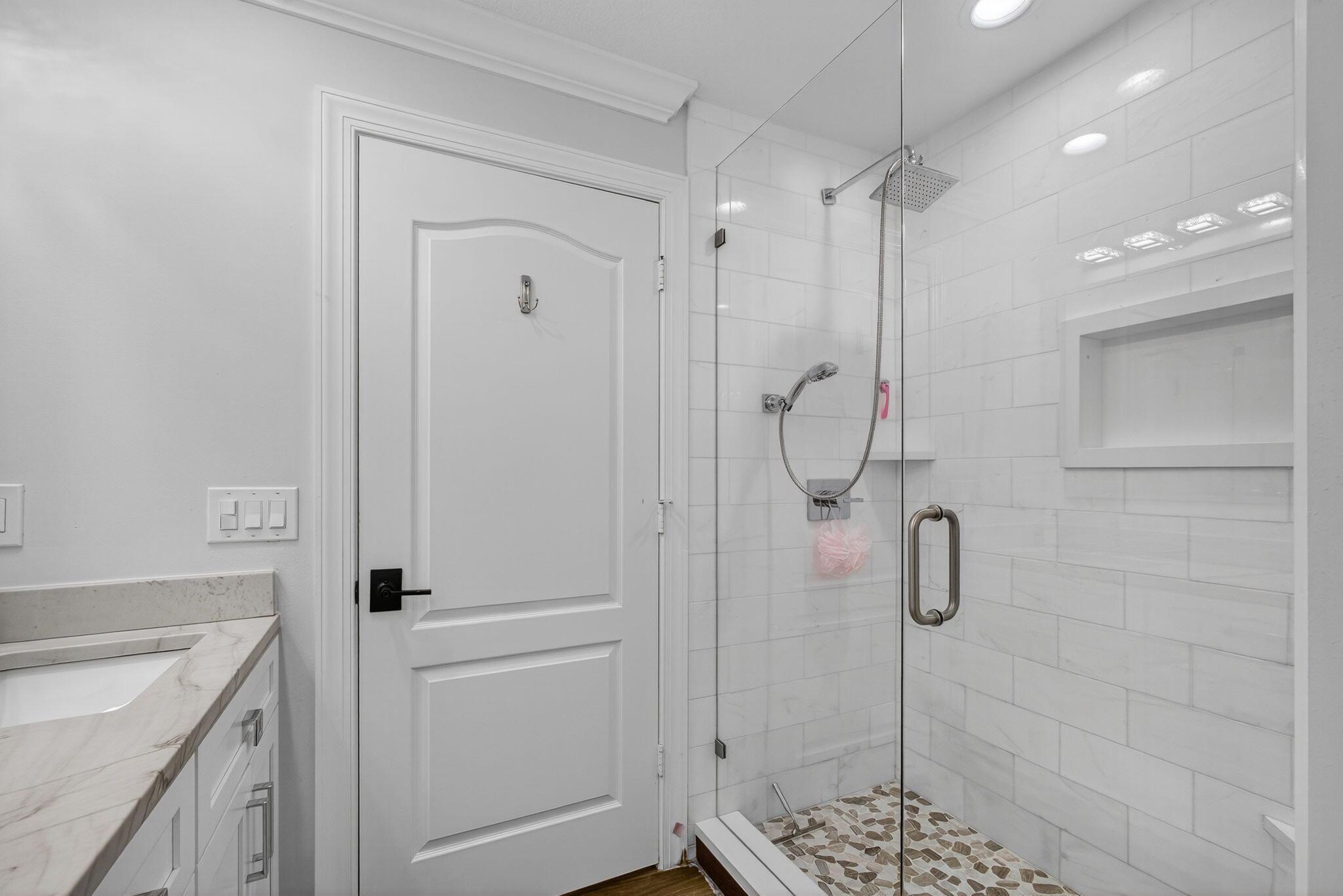 SQUARE LAKE - Residential