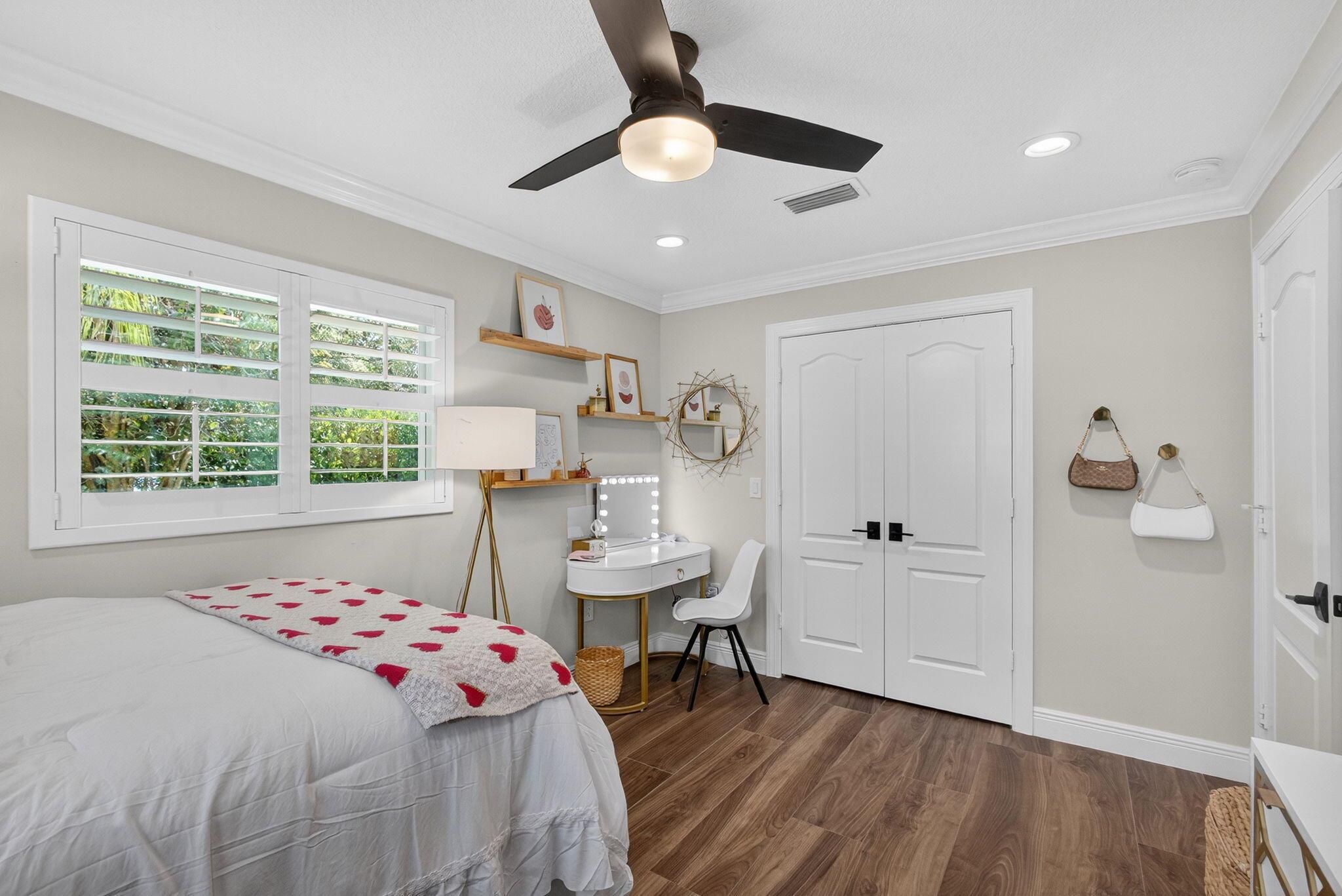 SQUARE LAKE - Residential