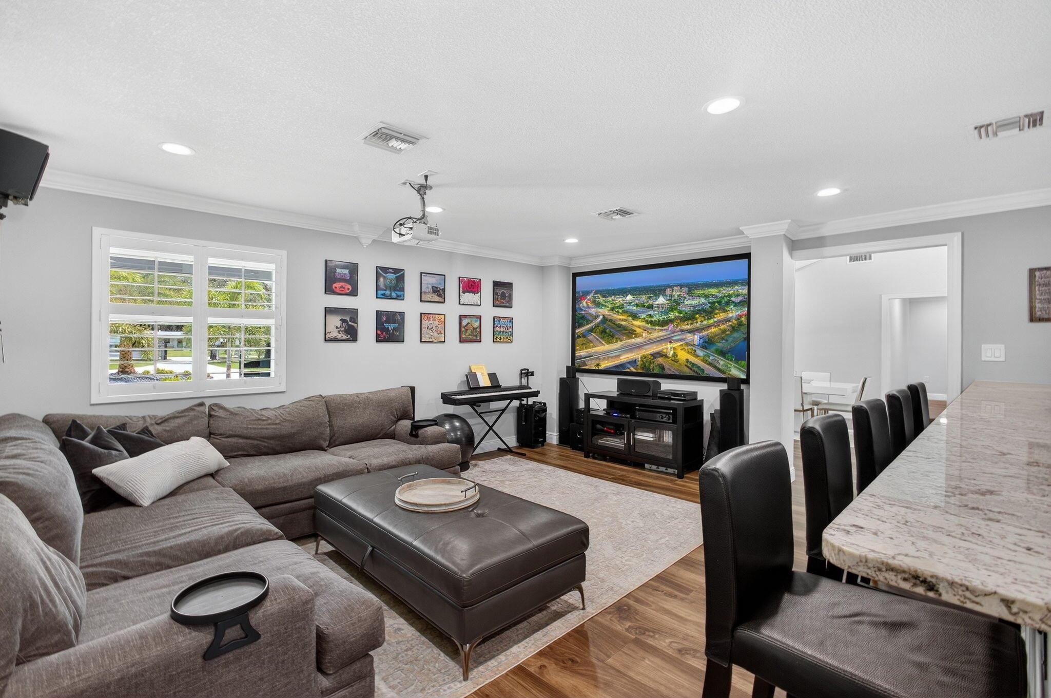 SQUARE LAKE - Residential