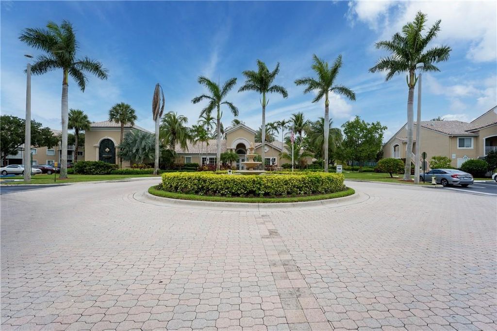 Photo of 254 Village Boulevard #4304, Tequesta, FL 33469 (MLS # F10386227)