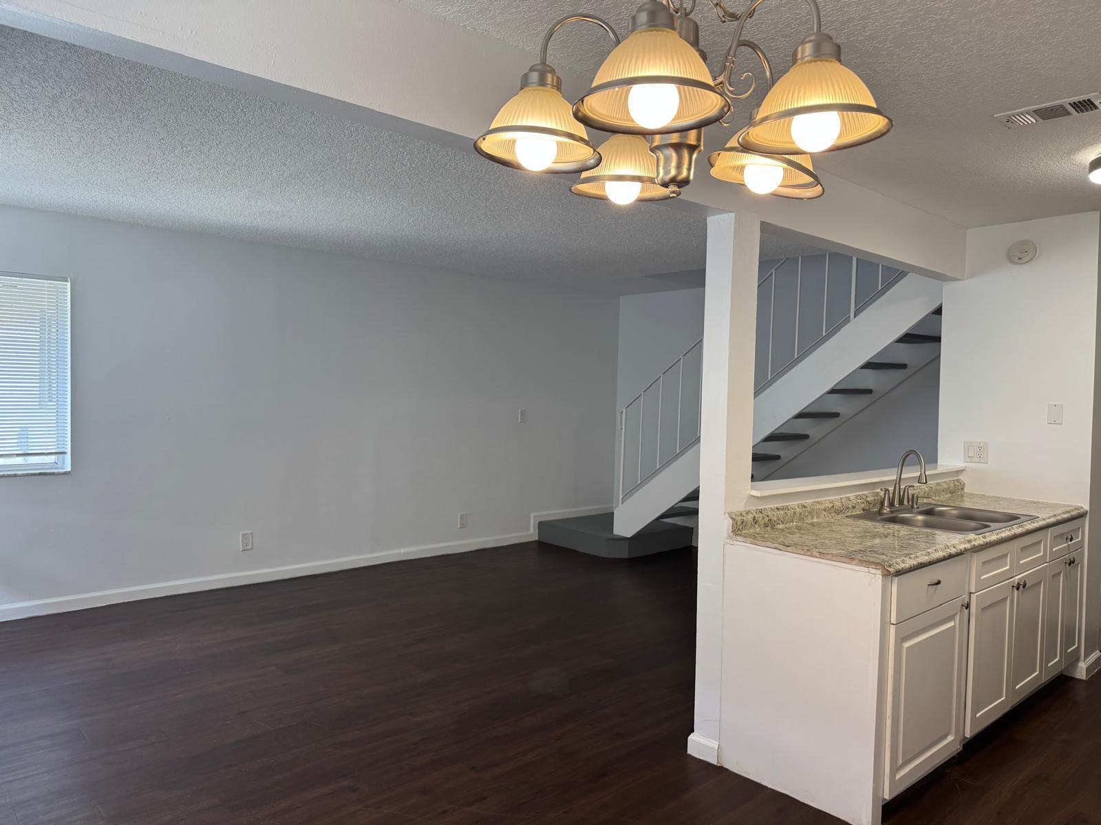 804 W Tiffany Drive 3