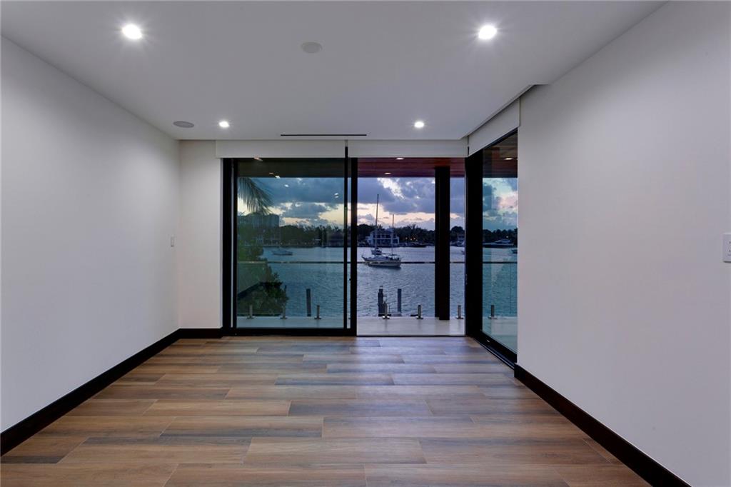 Lucille Island 37-19 B - Residential