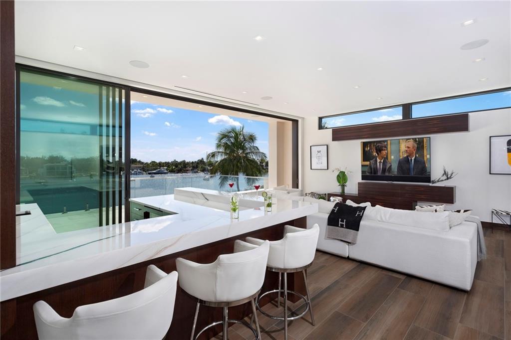 Lucille Island 37-19 B - Residential