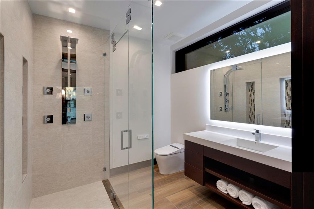 Lucille Island 37-19 B - Residential