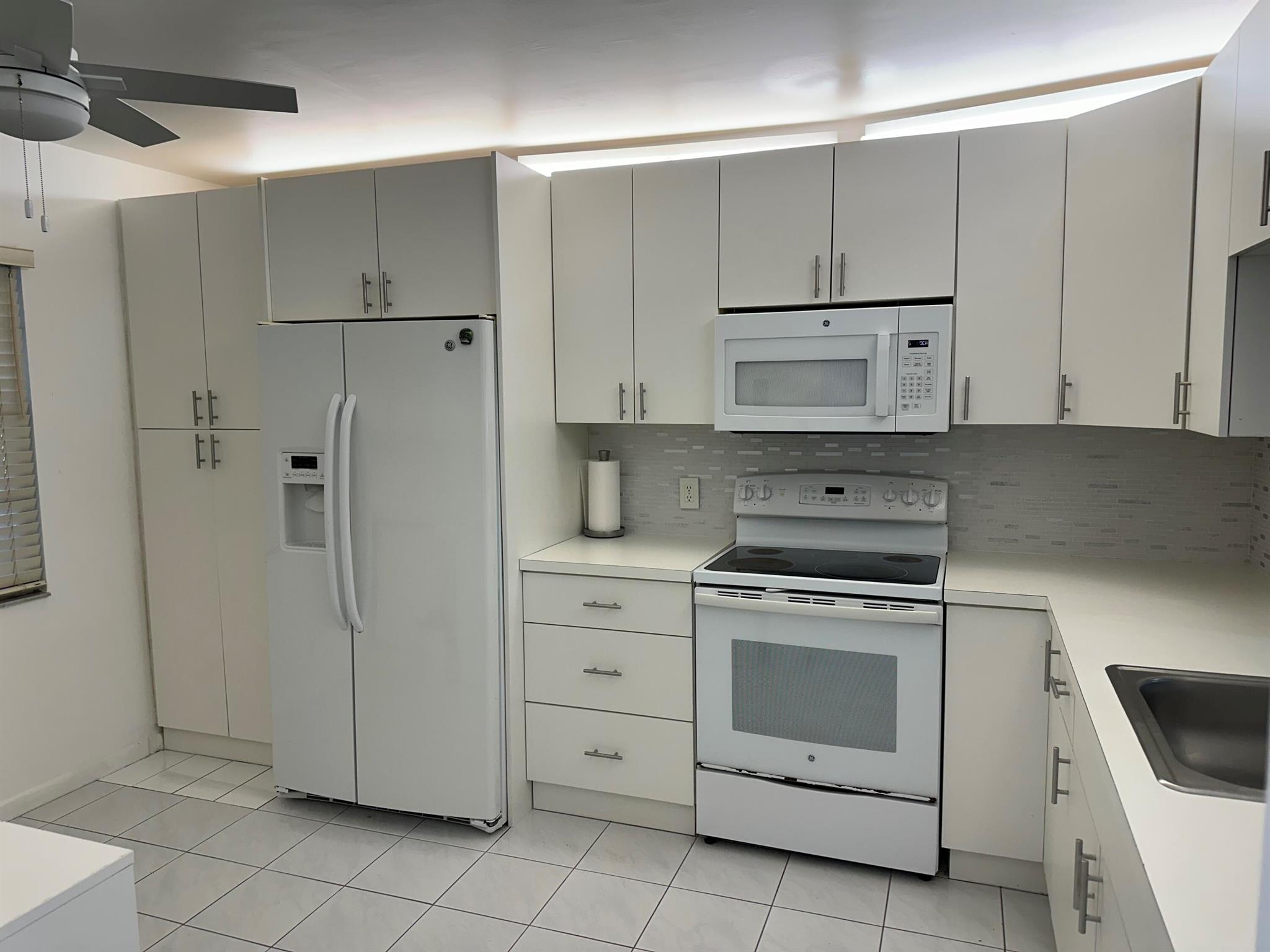 CAMBRIDGE AT CENTURY - Residential Lease