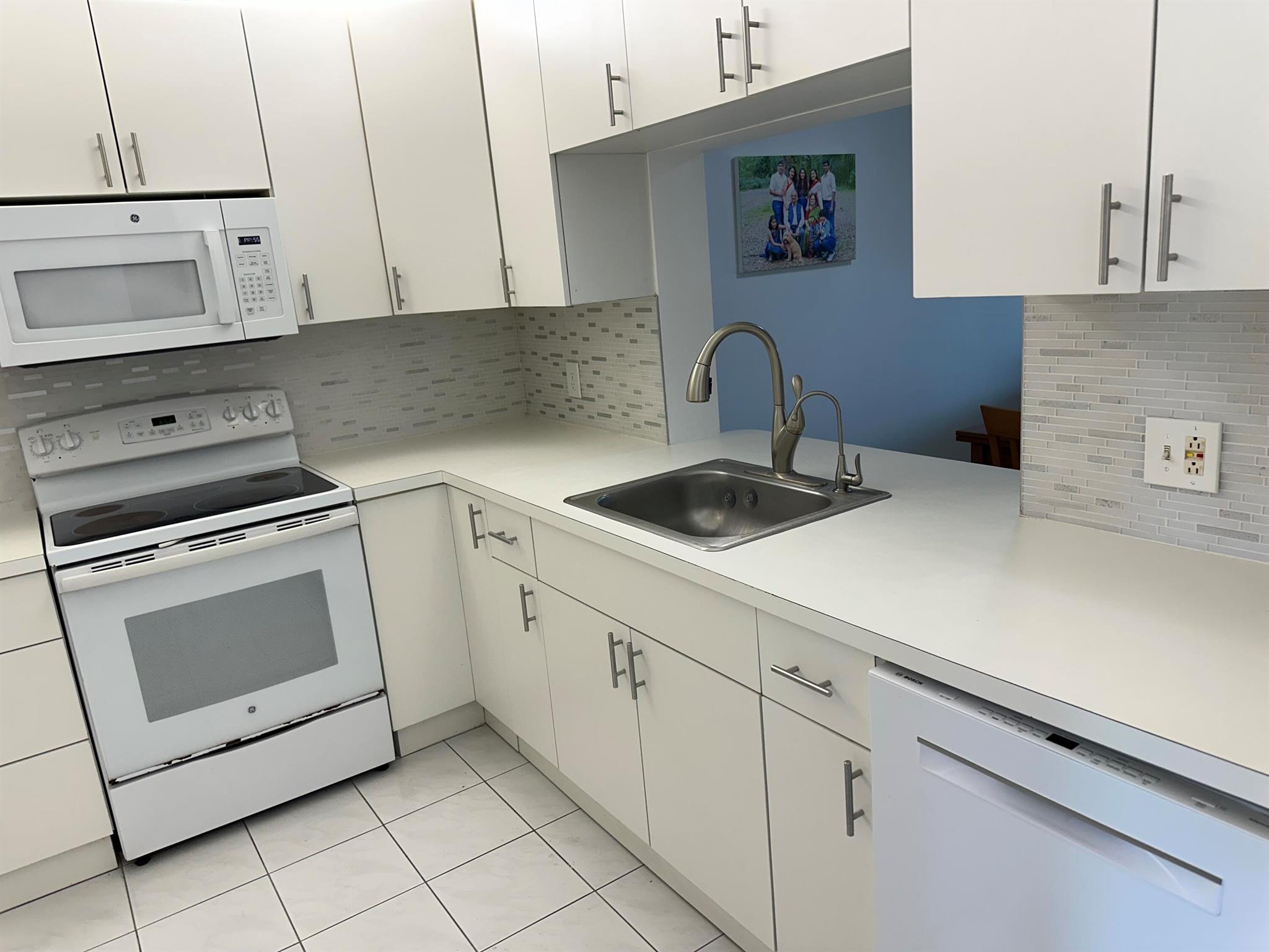 CAMBRIDGE AT CENTURY - Residential Lease