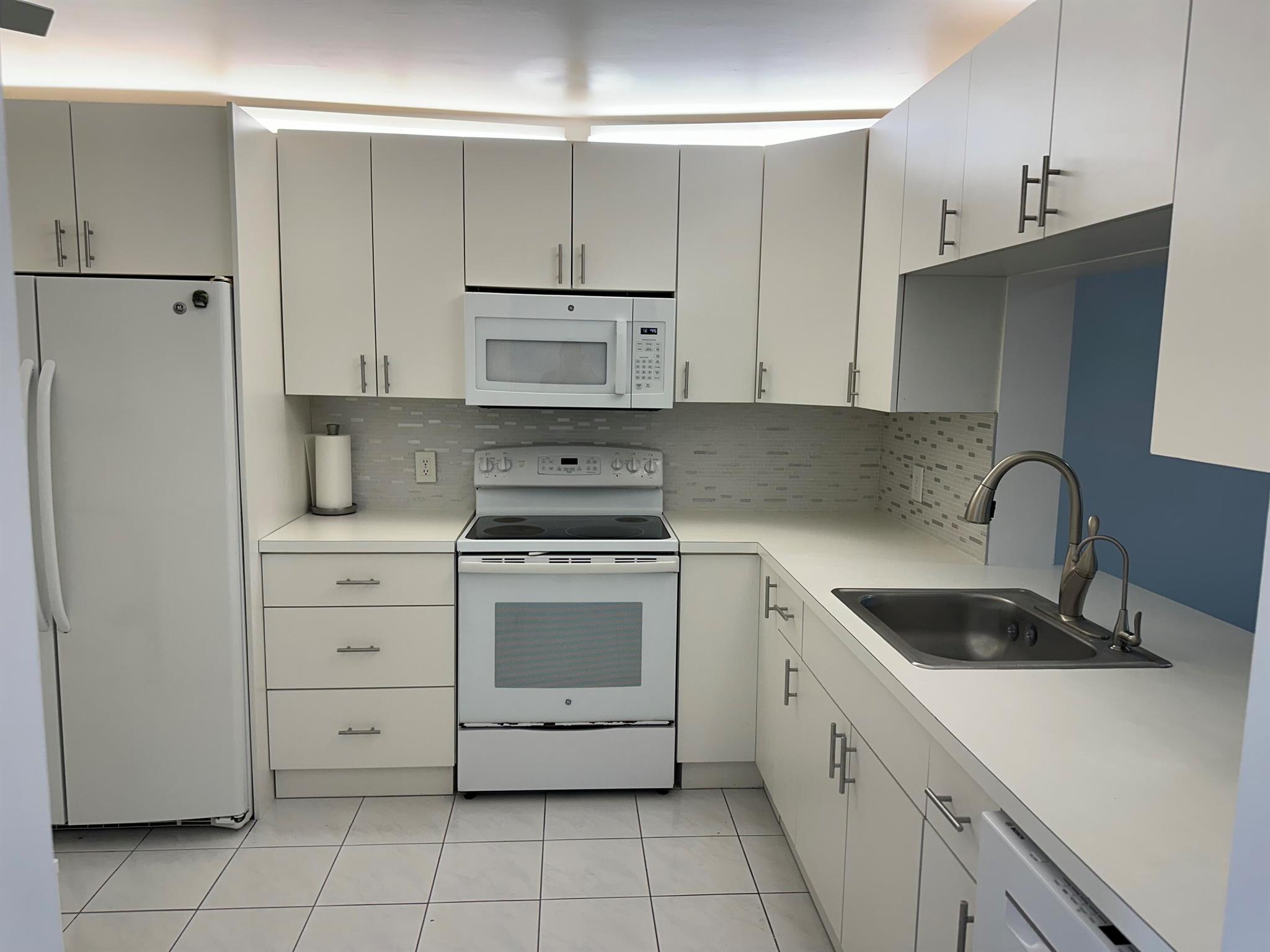 CAMBRIDGE AT CENTURY - Residential Lease