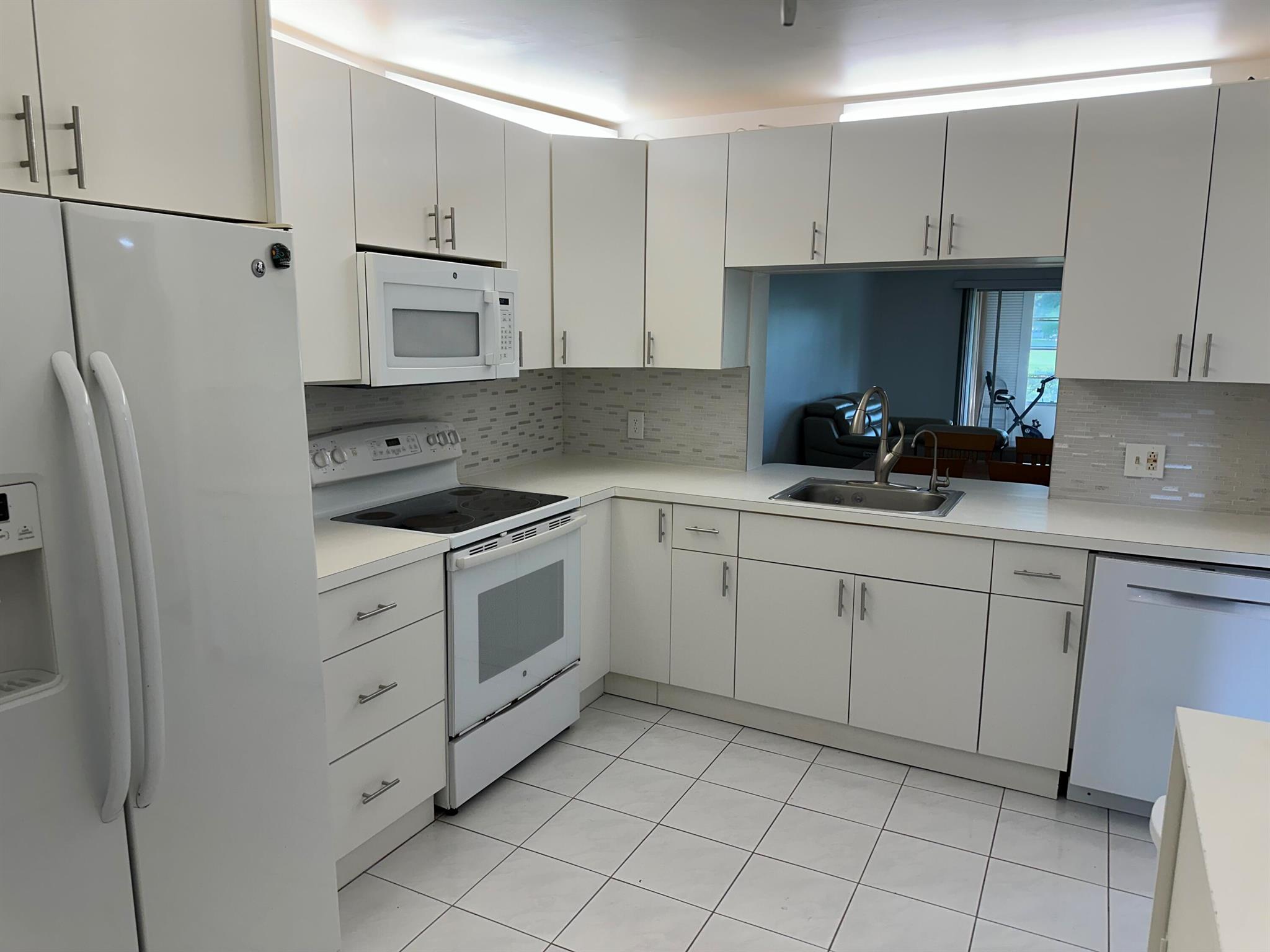CAMBRIDGE AT CENTURY - Residential Lease