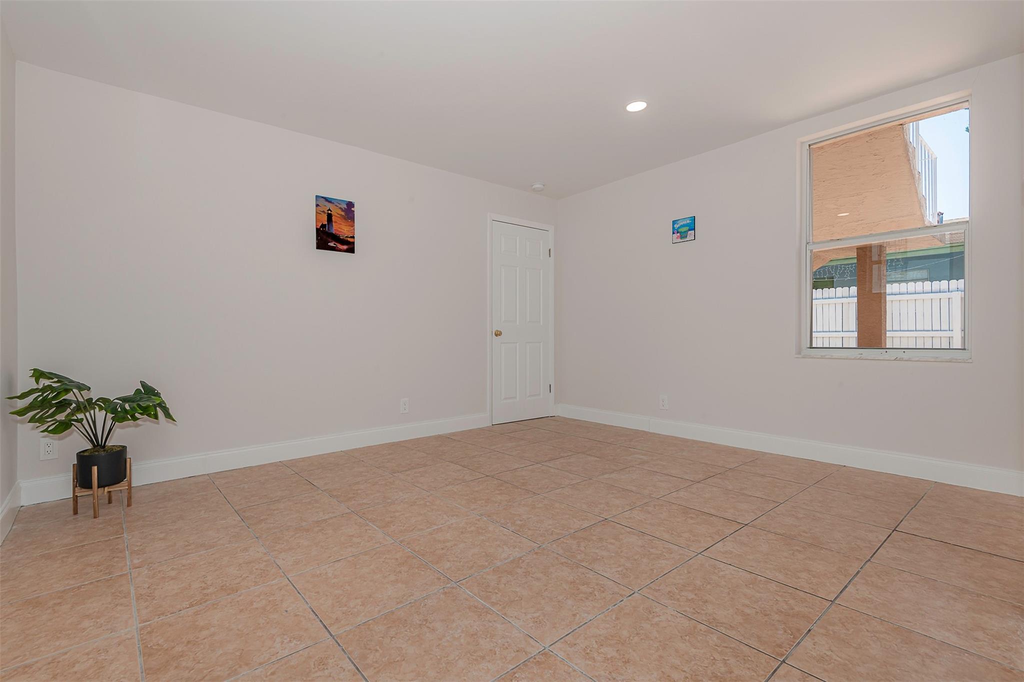 LAUDERDALE - Residential Income