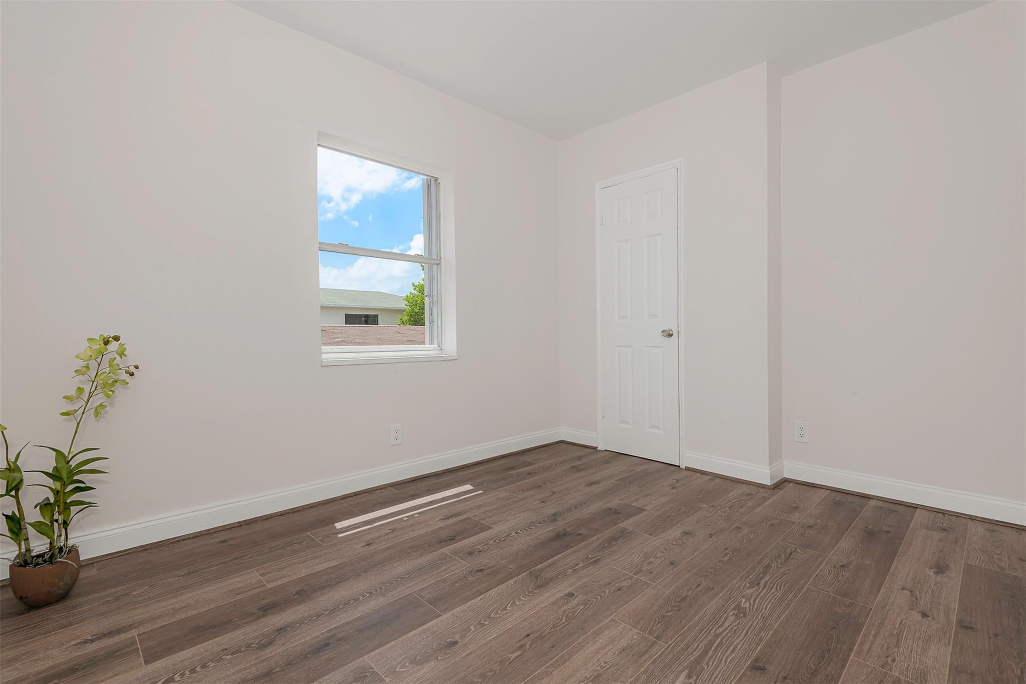 LAUDERDALE - Residential Income