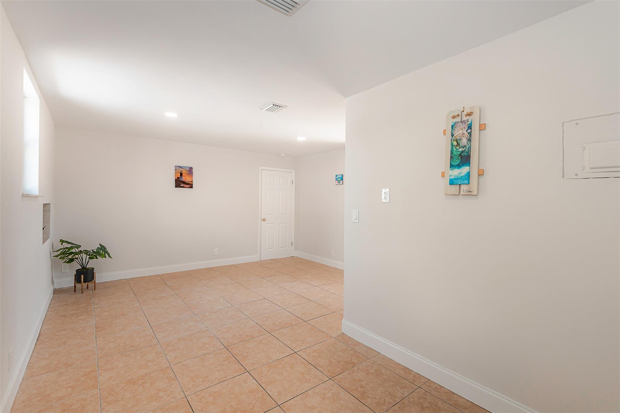 LAUDERDALE - Residential Income