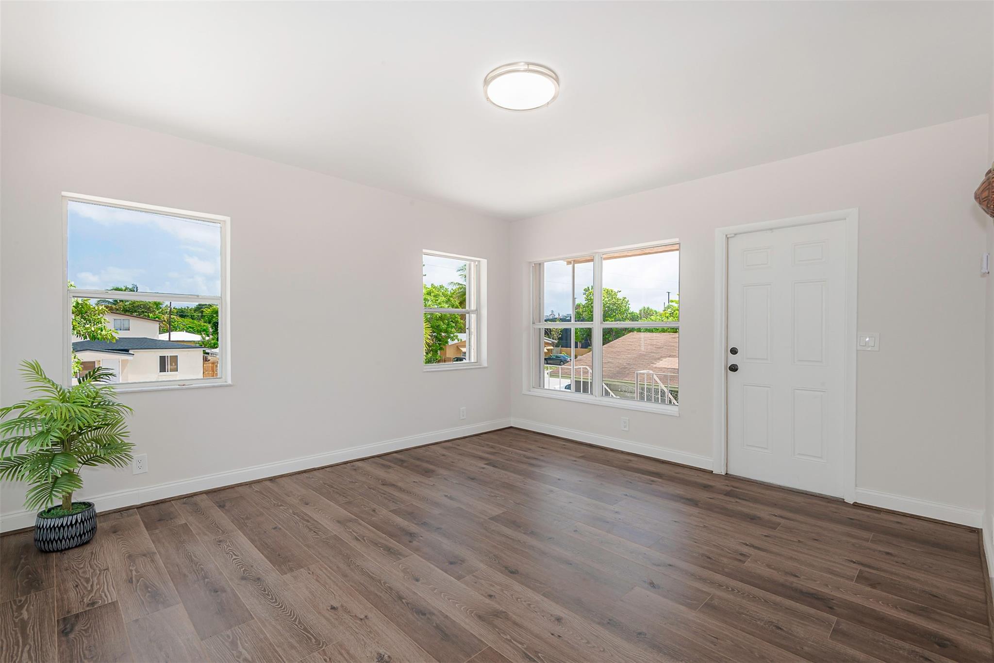 LAUDERDALE - Residential Income