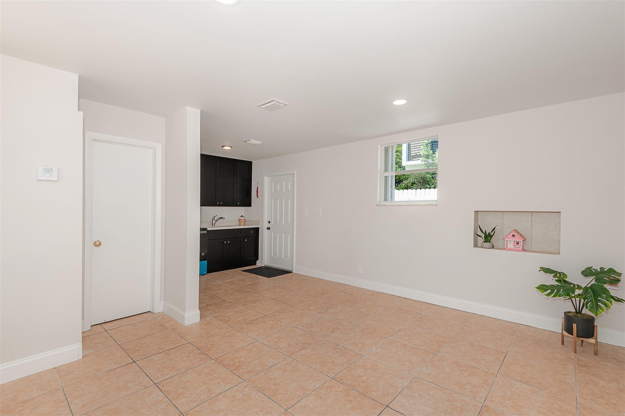 LAUDERDALE - Residential Income