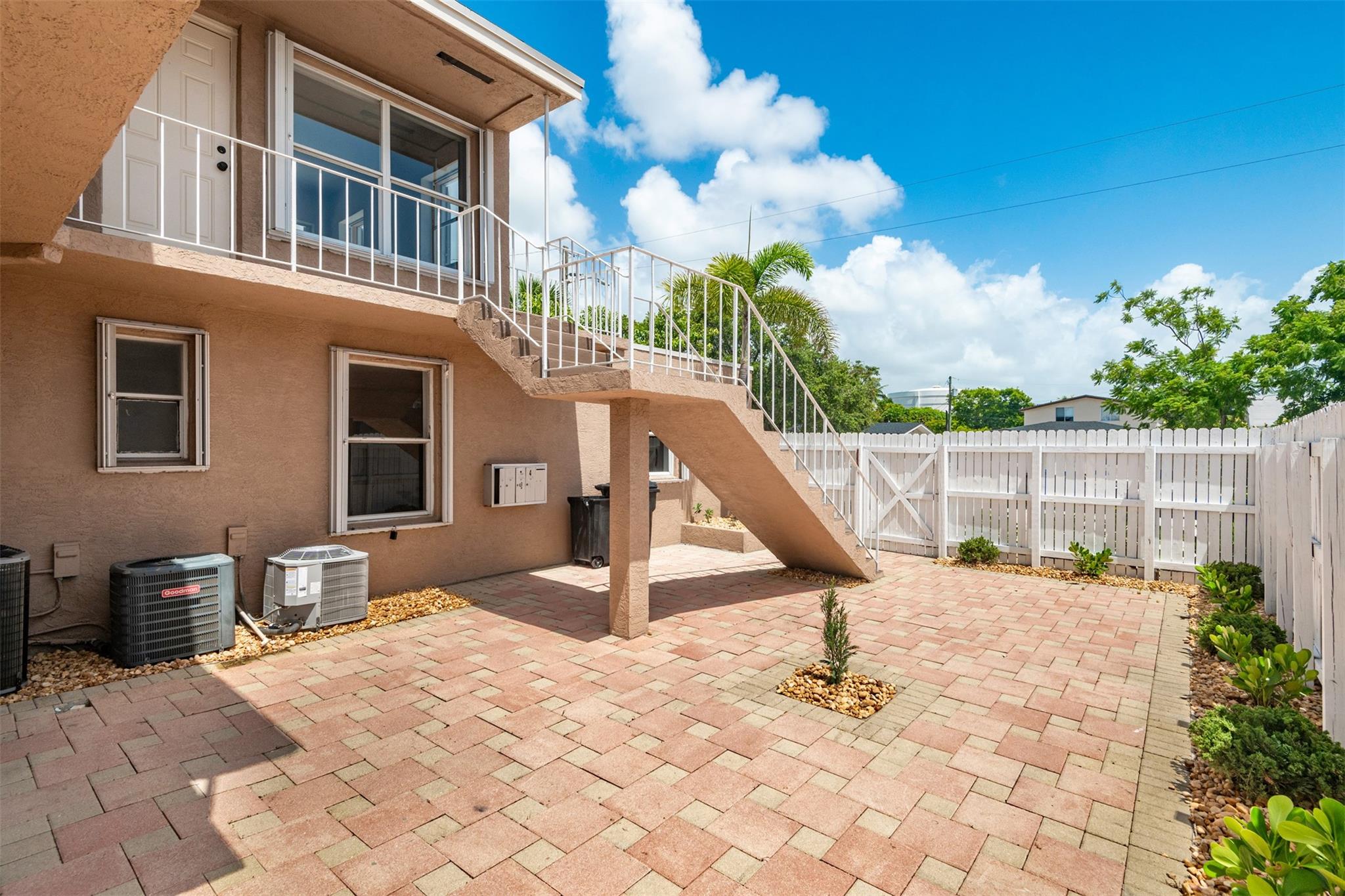 LAUDERDALE - Residential Income