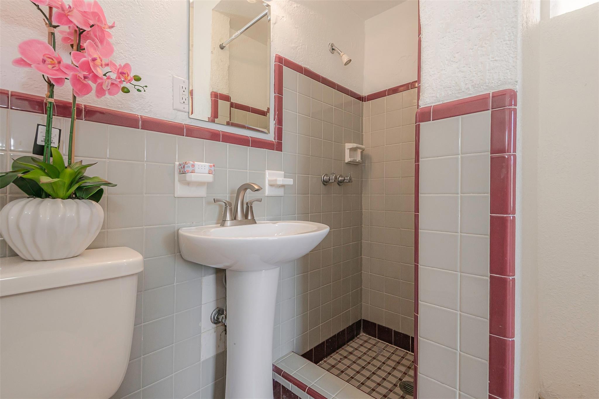 LAUDERDALE - Residential Income