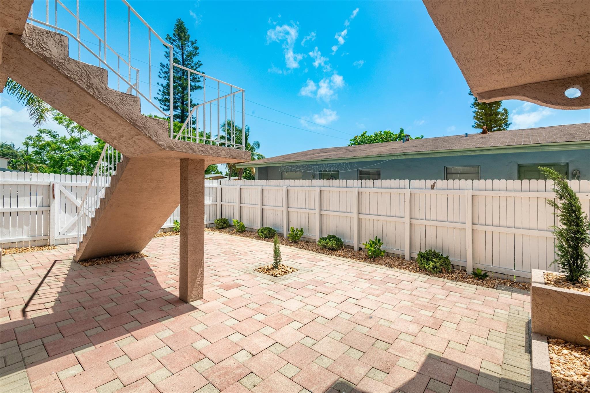 LAUDERDALE - Residential Income