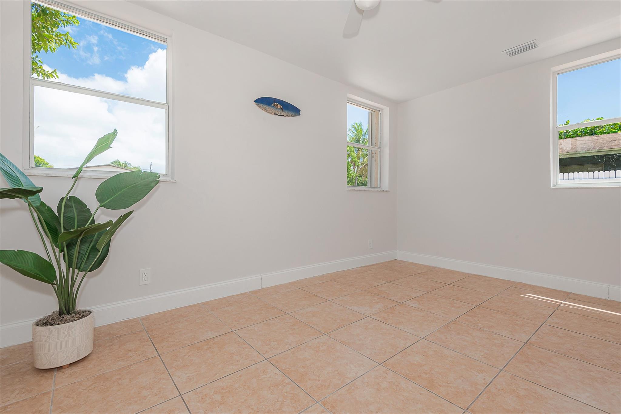 LAUDERDALE - Residential Income