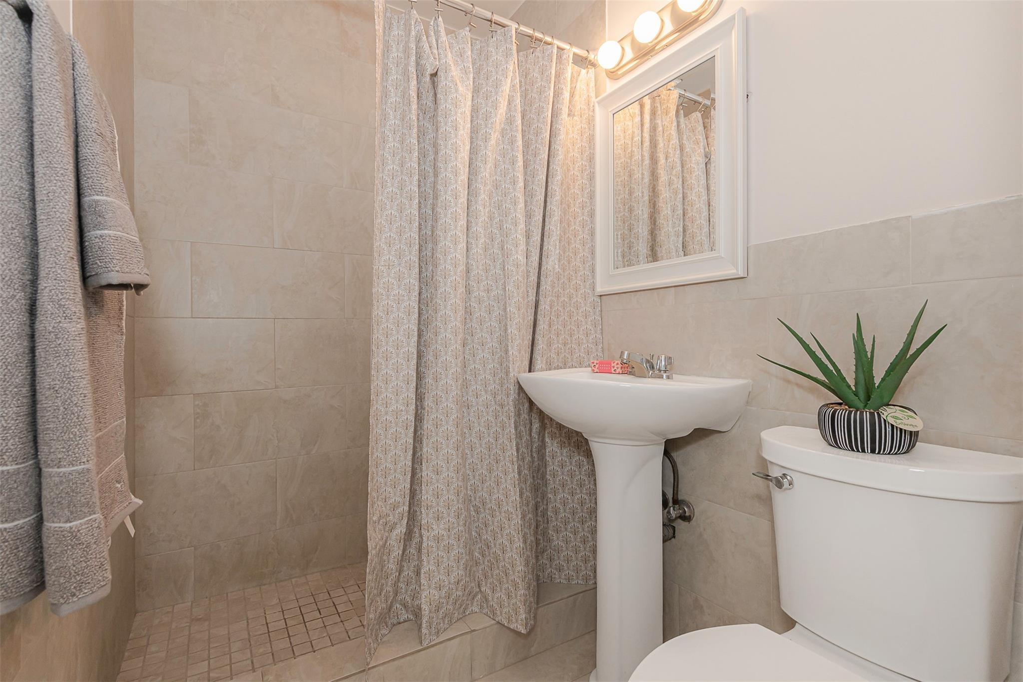 LAUDERDALE - Residential Income