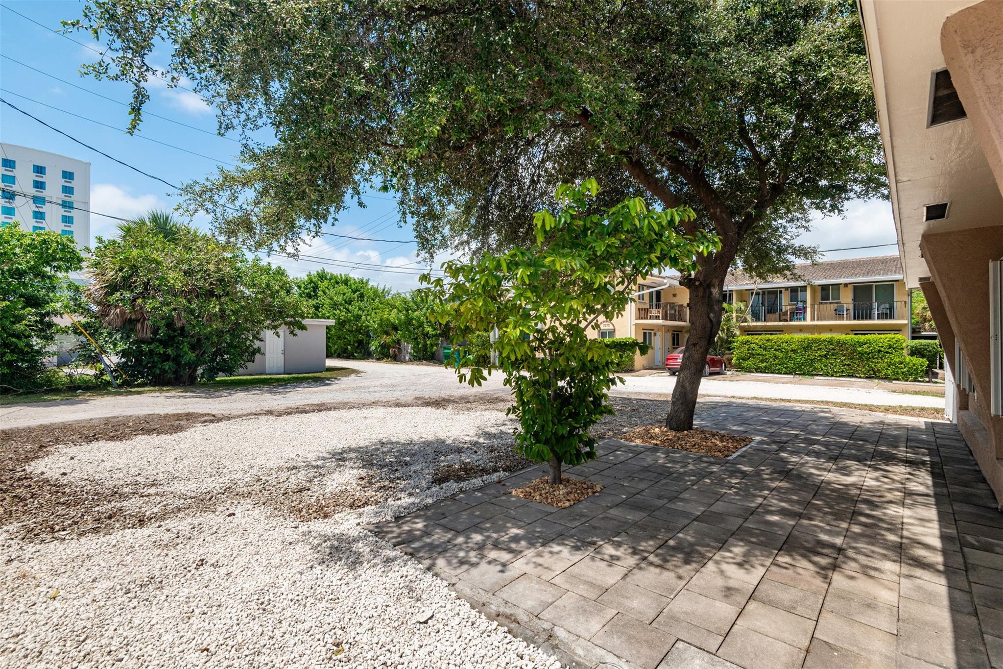 LAUDERDALE - Residential Income