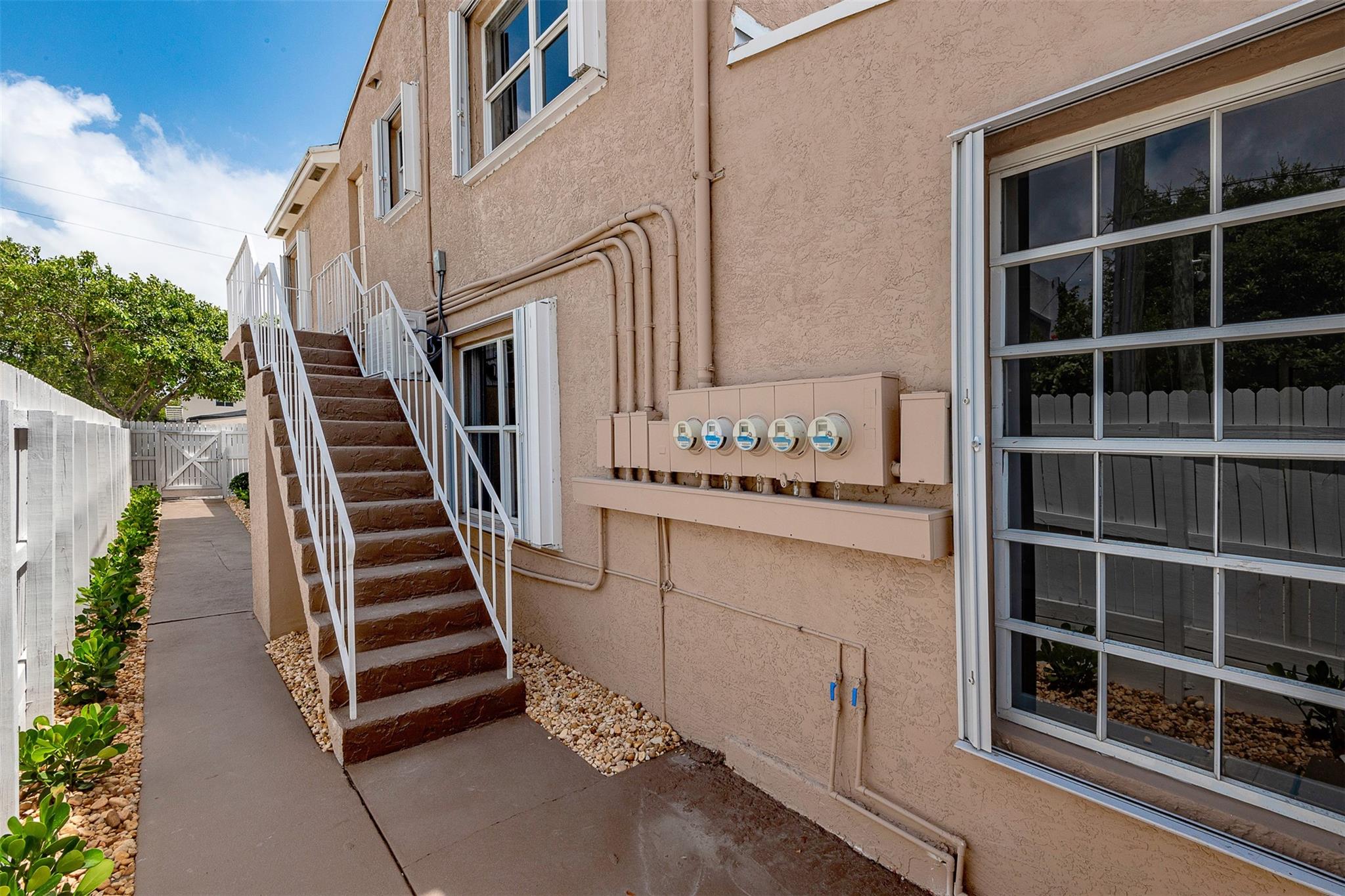 LAUDERDALE - Residential Income