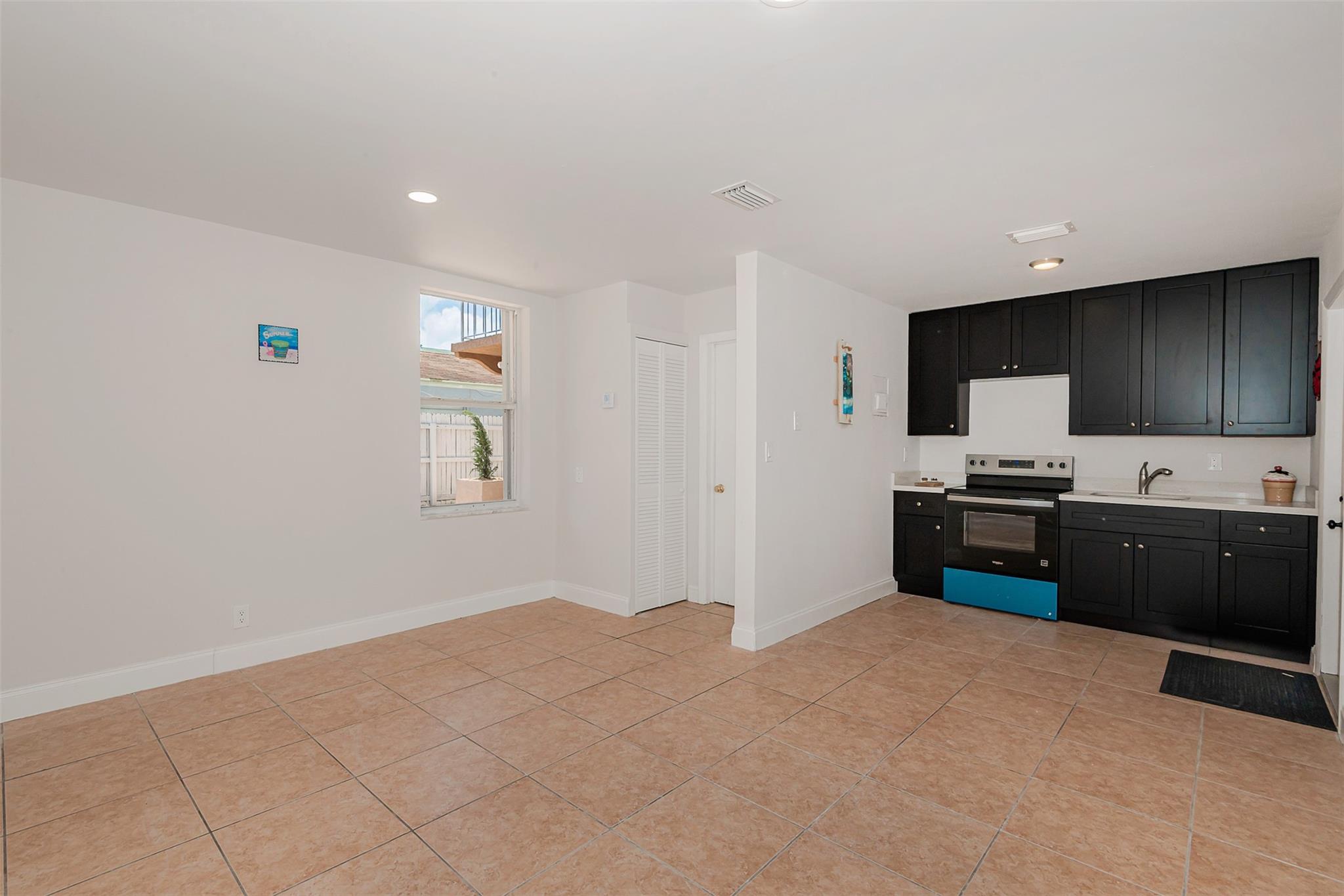 LAUDERDALE - Residential Income