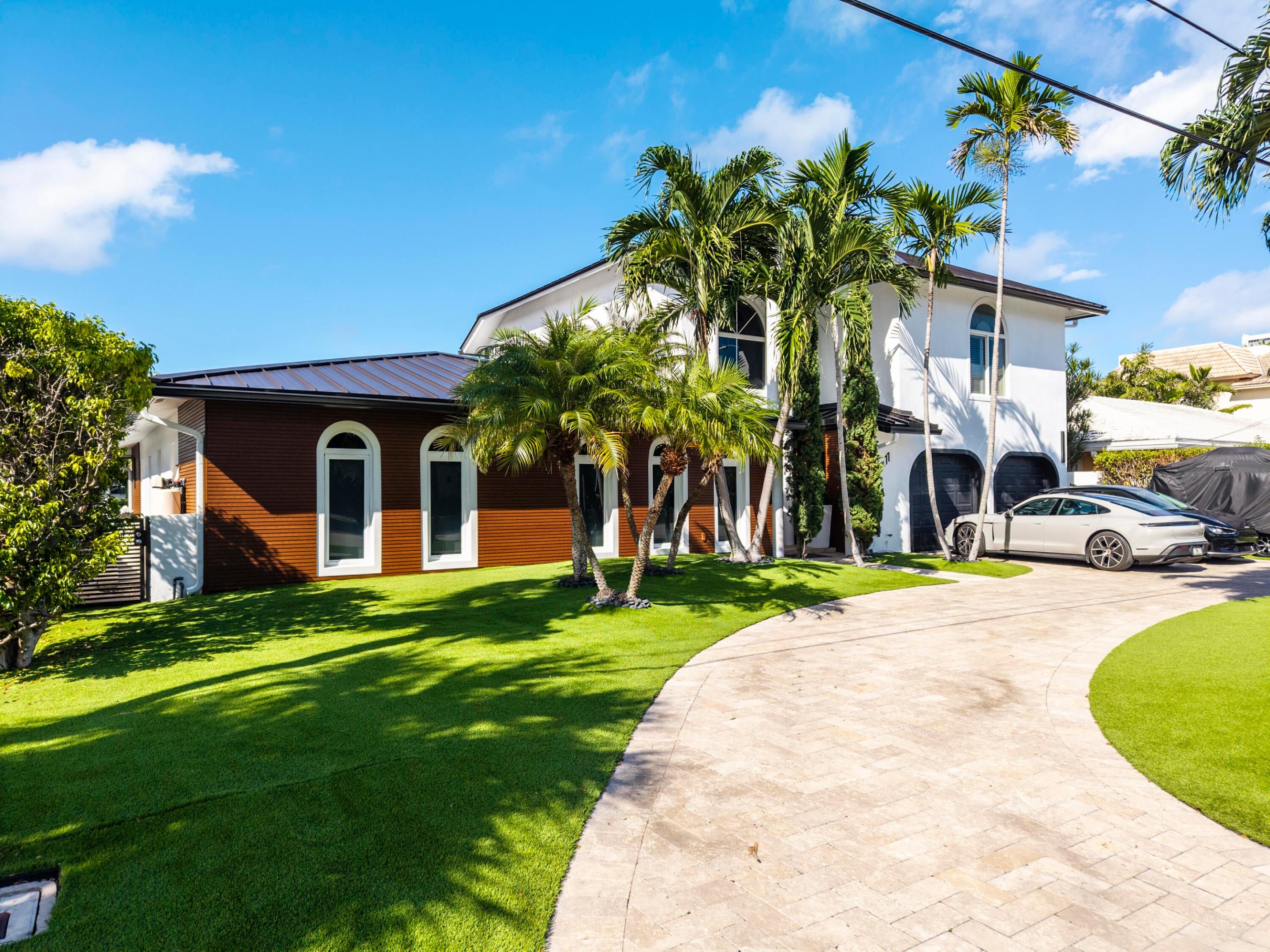 11 Castle Harbor Isle Drive