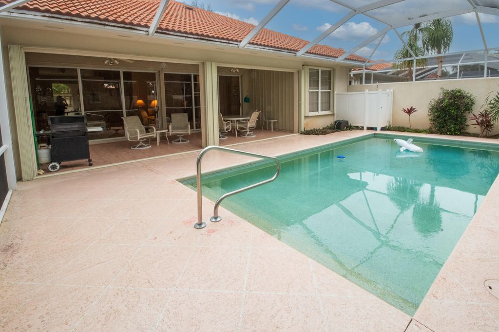 Photo of 231 E Tall Oaks Circle, Palm Beach Gardens, FL 33410 (MLS # R10968499)