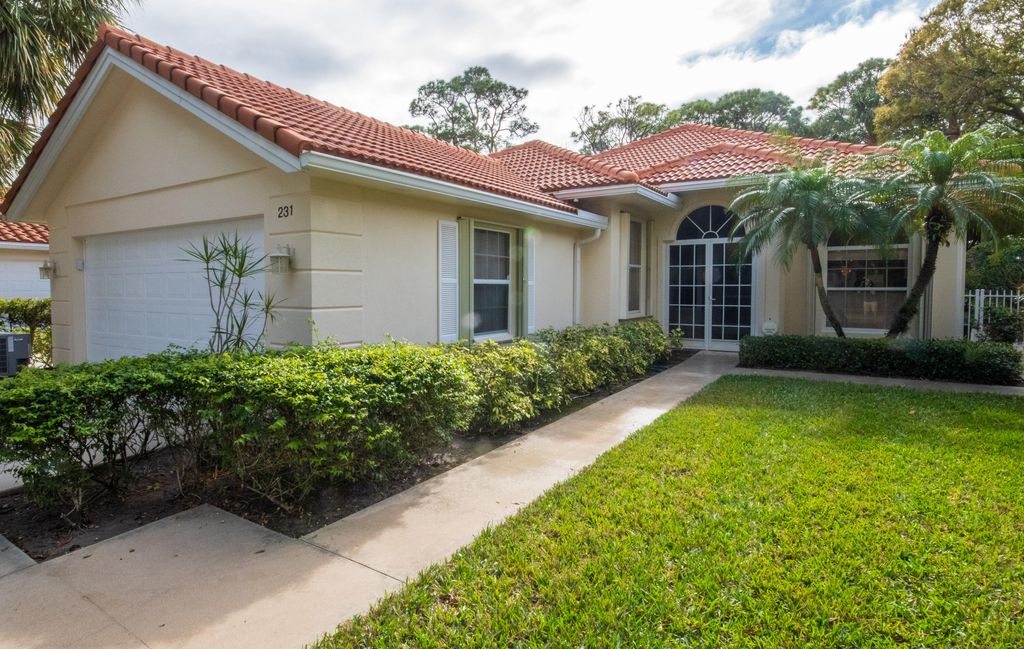 Photo of 231 E Tall Oaks Circle, Palm Beach Gardens, FL 33410 (MLS # R10968499)