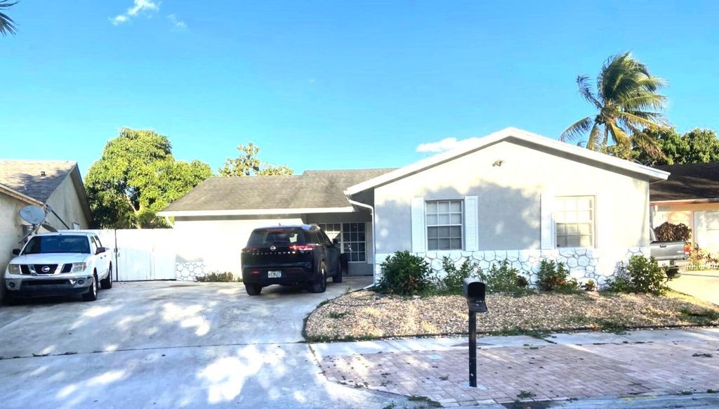 Photo of 5830 Lincoln Circle W, Lake Worth, FL 33463 (MLS # R11083856)