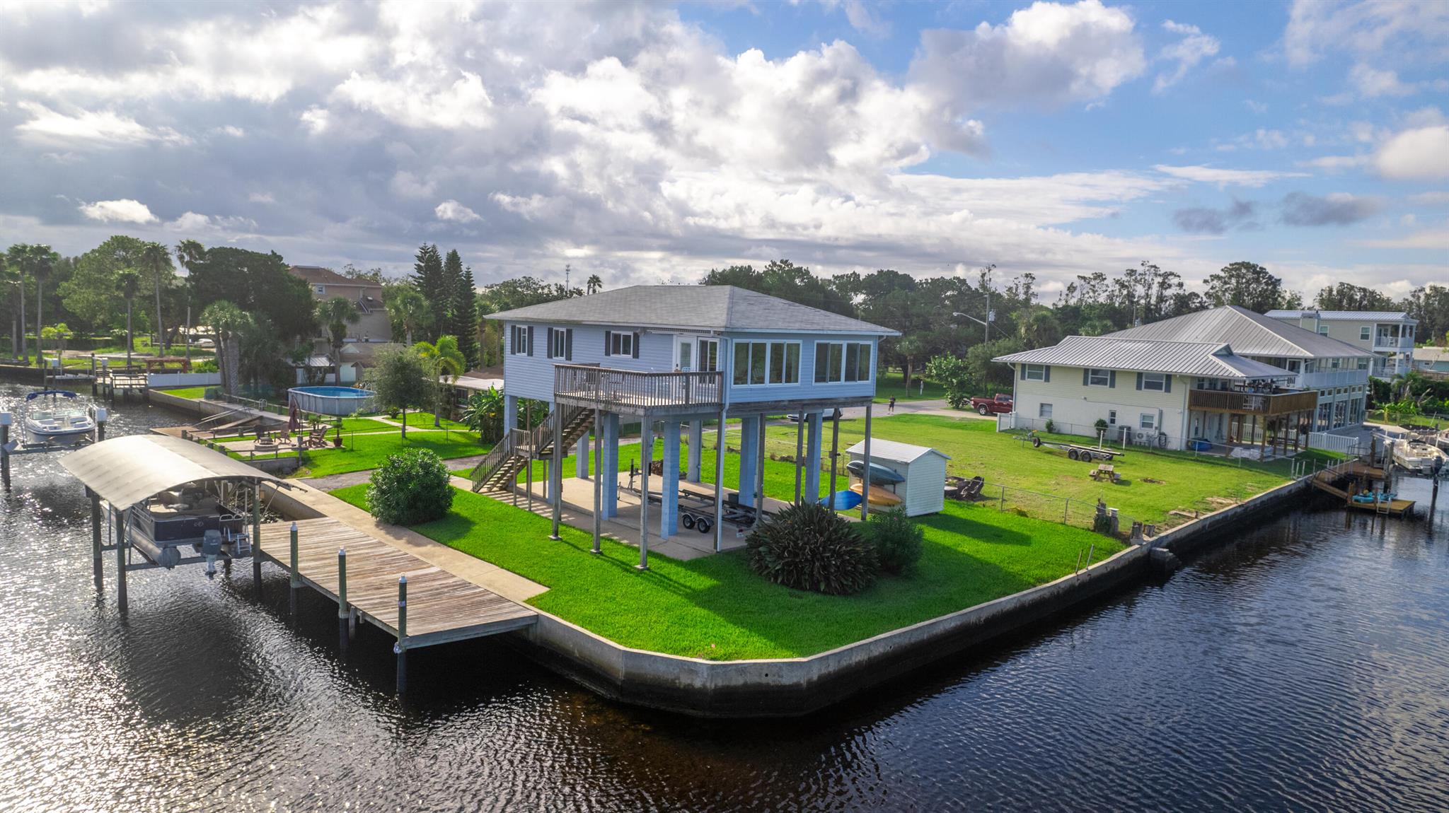 FANTASTIC SEASONAL RENTAL! Great 2 bedroom, 1 bath stilt home with direct gulf views. Water views on 3 sides. 20ft dock with 10,000 lbs boat lift. Fully furnished. Shorty walk to Port Hudson marina and about 1 mile from Hudson Beach. Close to shopping and dining. Professional pictures coming soon. 3 month minimum.