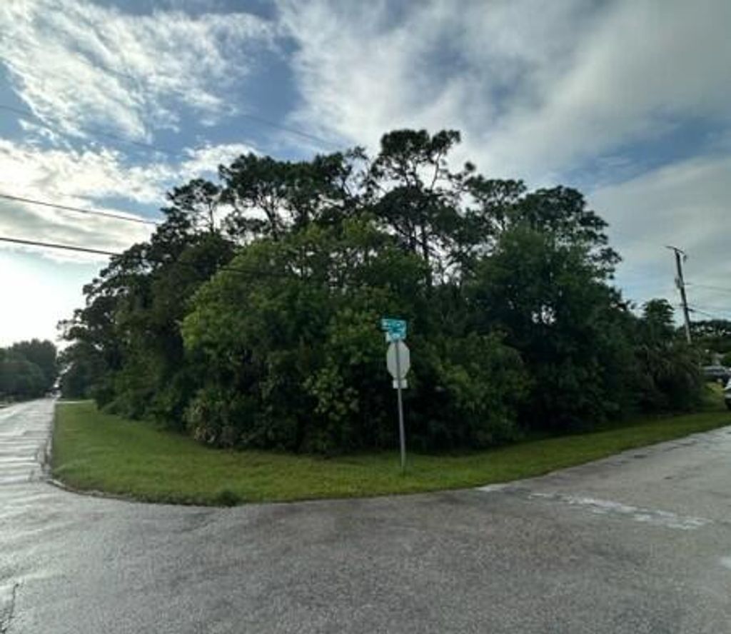 Photo of 5903 Myrtle Drive, Fort Pierce, FL 34982 (MLS # R10928274)