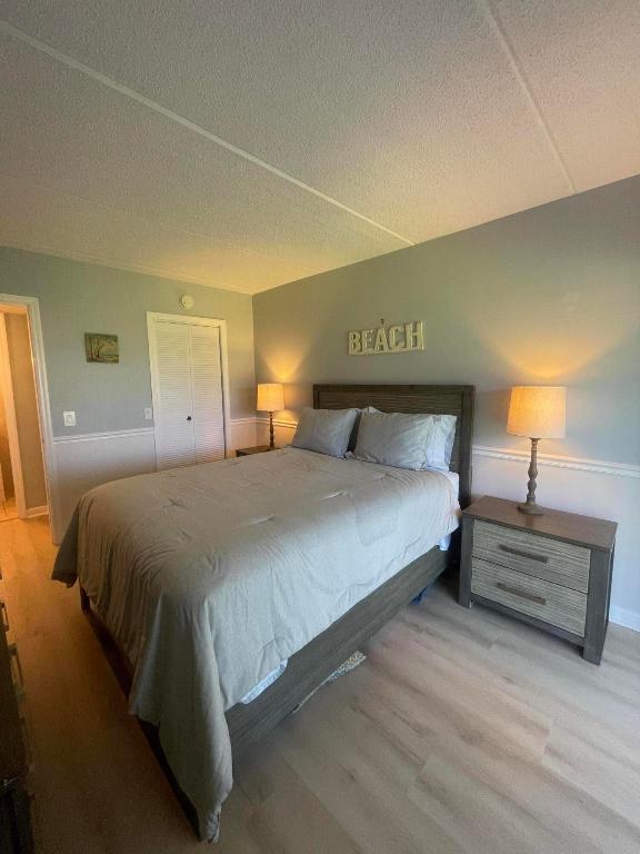 REGAL PALMS EATON CONDO - Residential