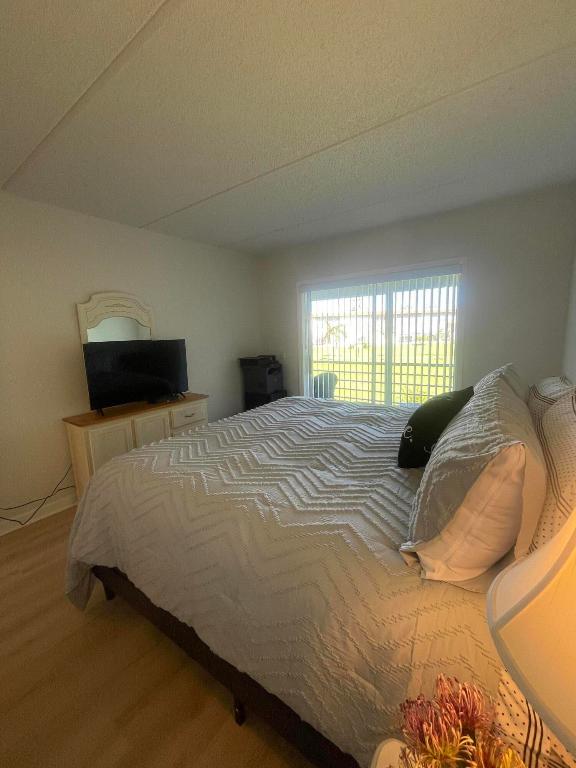 REGAL PALMS EATON CONDO - Residential