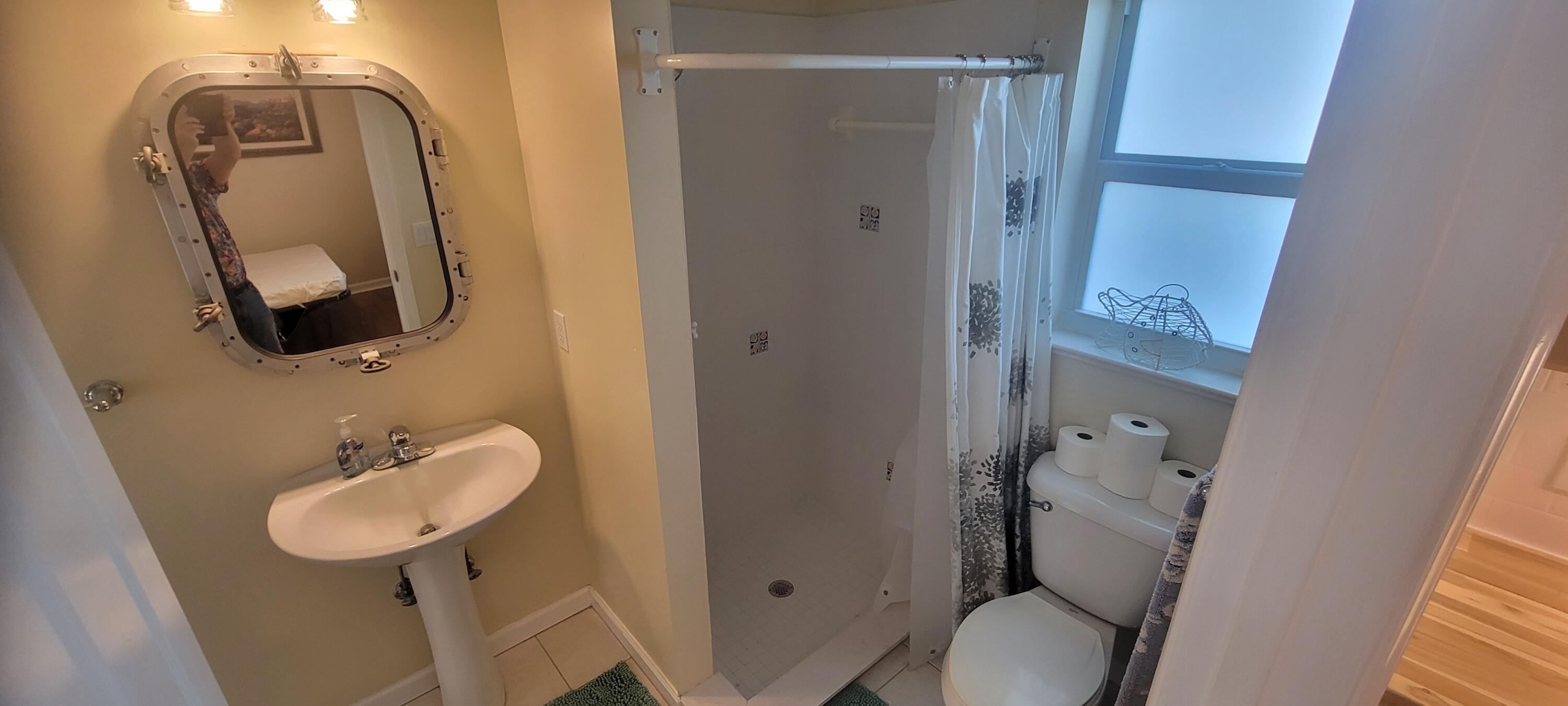 DECKERS - Residential Lease