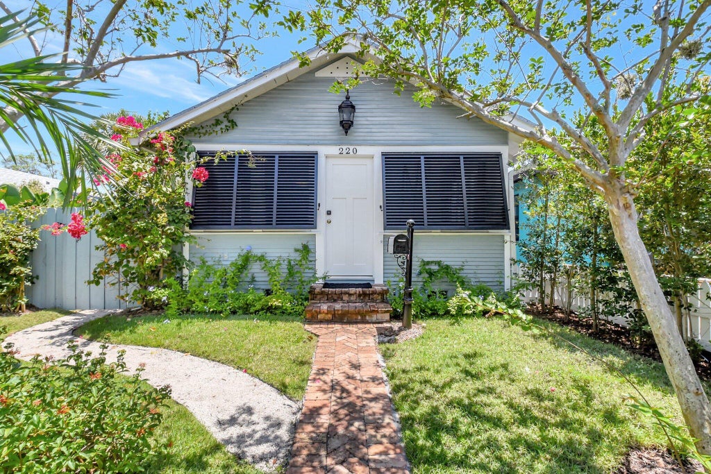 Photo of 220 S L Street, Lake Worth Beach, FL 33460 (MLS # B26046908)