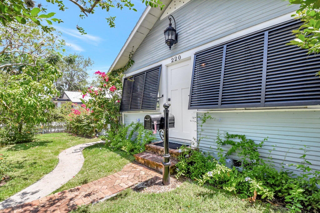 Photo of 220 S L Street, Lake Worth Beach, FL 33460 (MLS # B26046908)