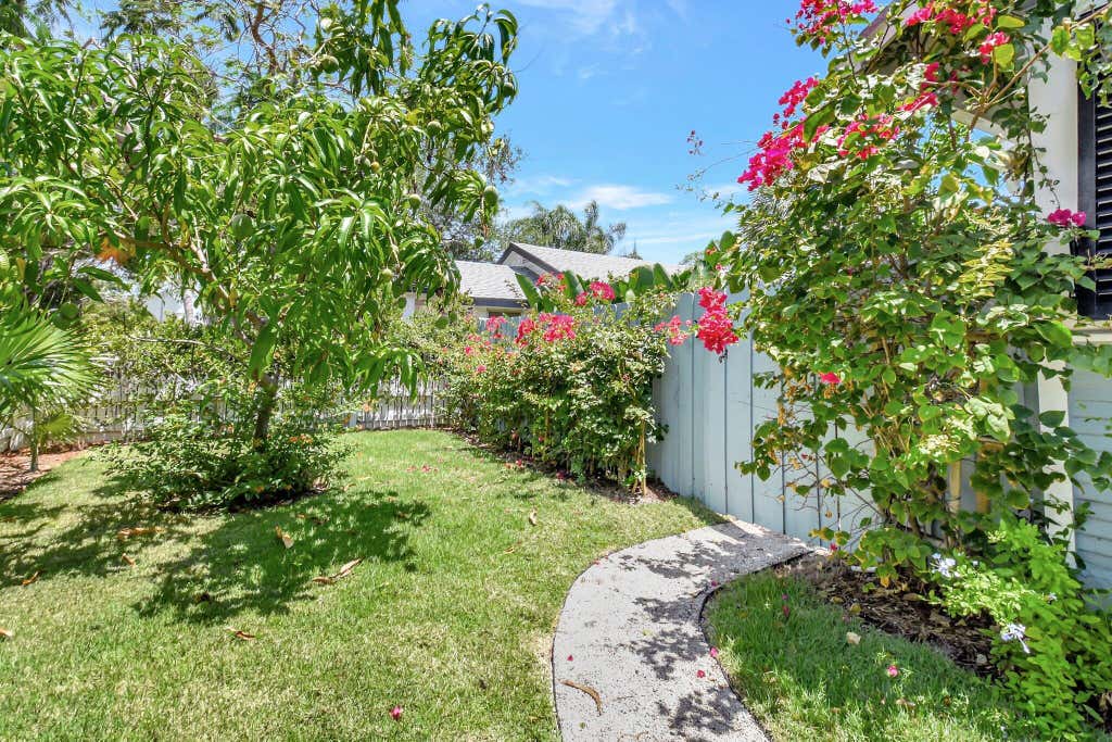 Photo of 220 S L Street, Lake Worth Beach, FL 33460 (MLS # B26046908)