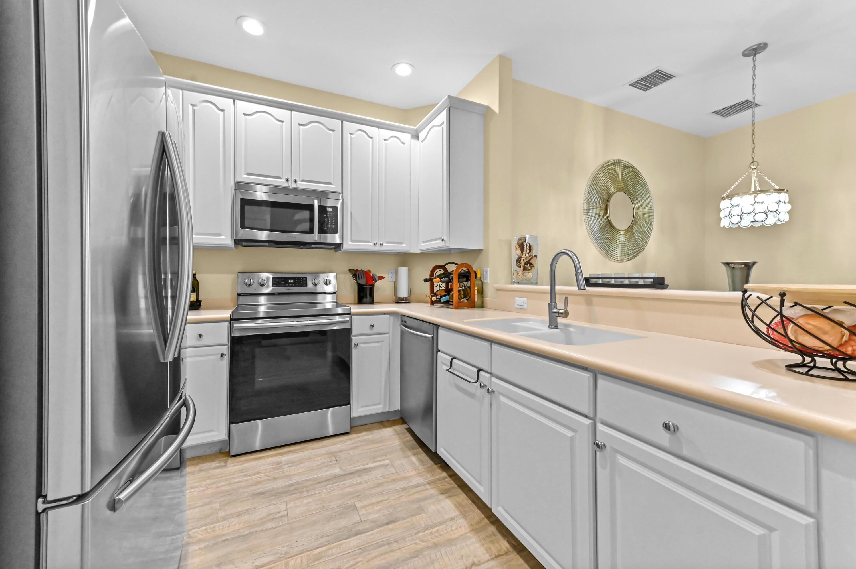 MAGNOLIA BAY - Residential